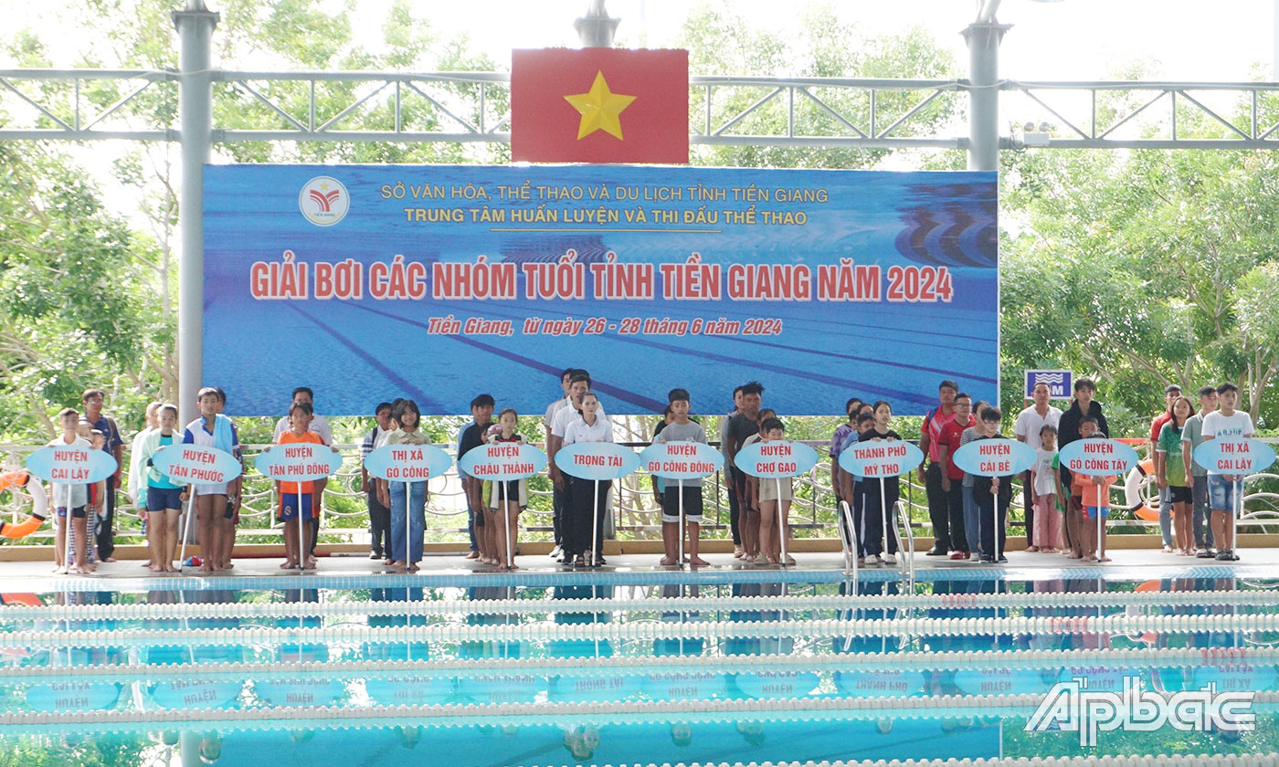 Giải Bơi các nhóm tuổi thu hút nhiều thanh thiếu niên, học sinh tranh tài.