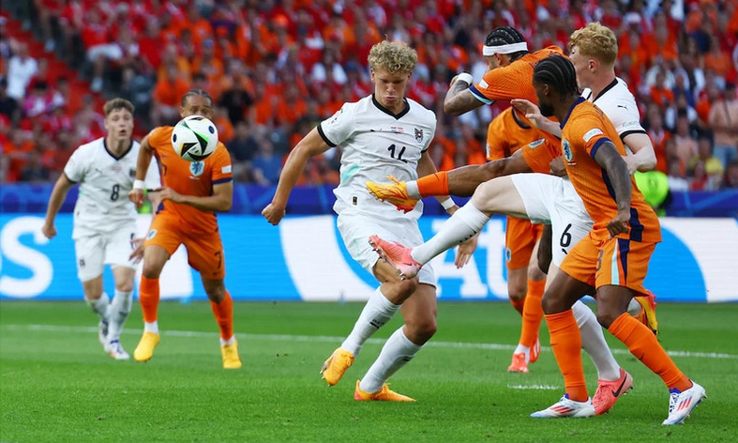 Công nghệ cho thấy siêu phẩm của Depay là hoàn toàn hợp lệ. (Ảnh: Getty)
