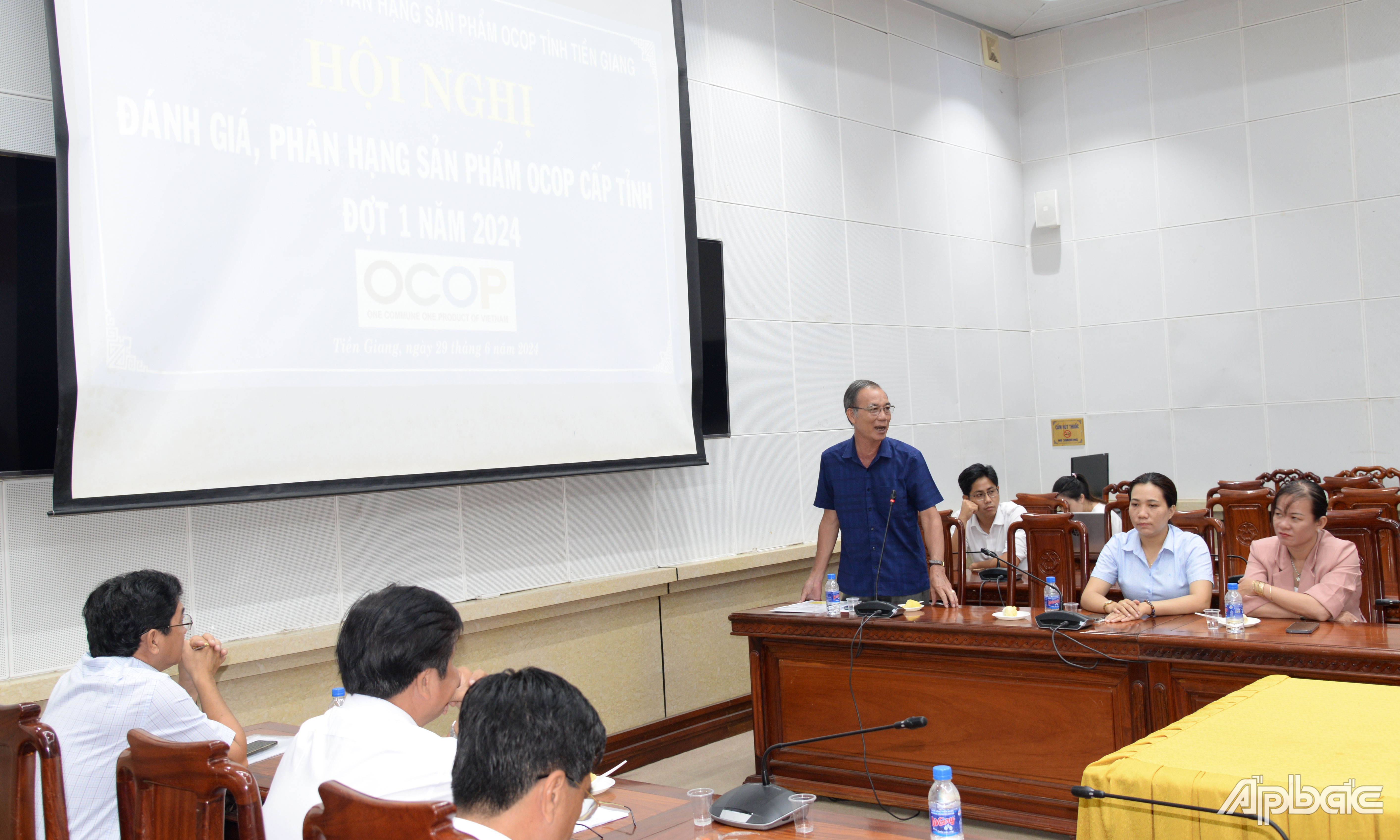 Hội đồng đánh giá, nhận xét các sản phẩm.