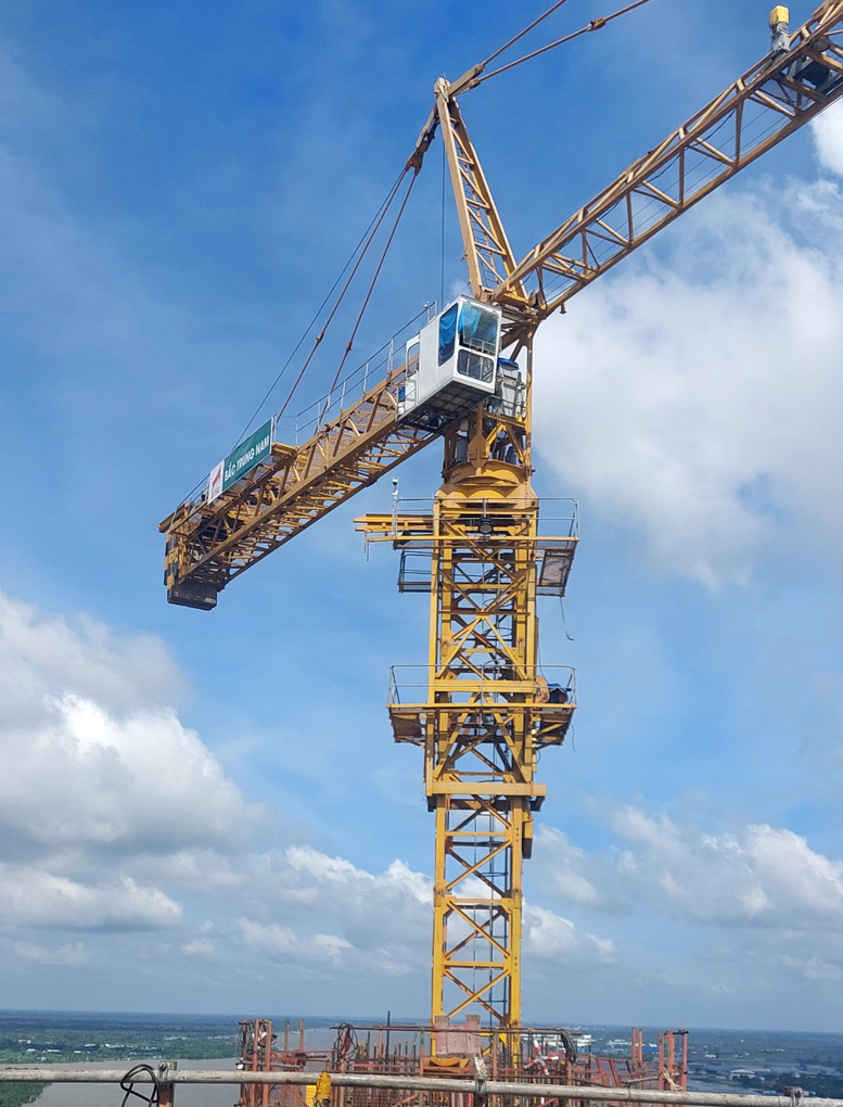 Việc sử dụng các thiết bị công nghệ mới trong thi công cầu Rạch Miễu 2 đã giúp tiết kiệm sức người, sức của và nhất là rút ngắn thời gian thi công của công trình - Ảnh: VGP/Nhật Thy