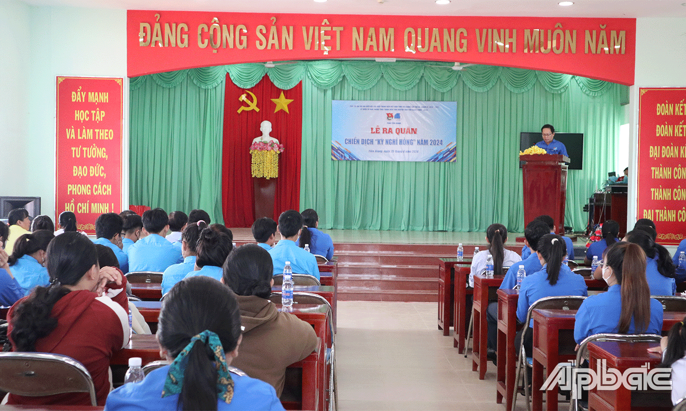 Quang cảnh lễ ra quân.
