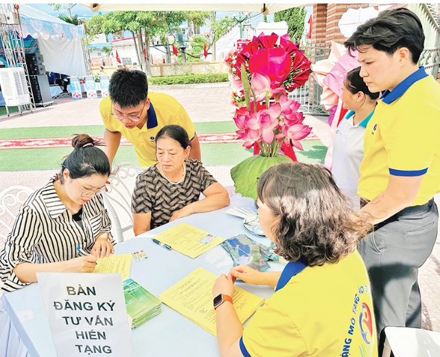 Người dân xã Hải Phúc, huyện Hải Hậu, tỉnh Nam Định đăng ký hiến tặng mô, tạng, giác mạc.