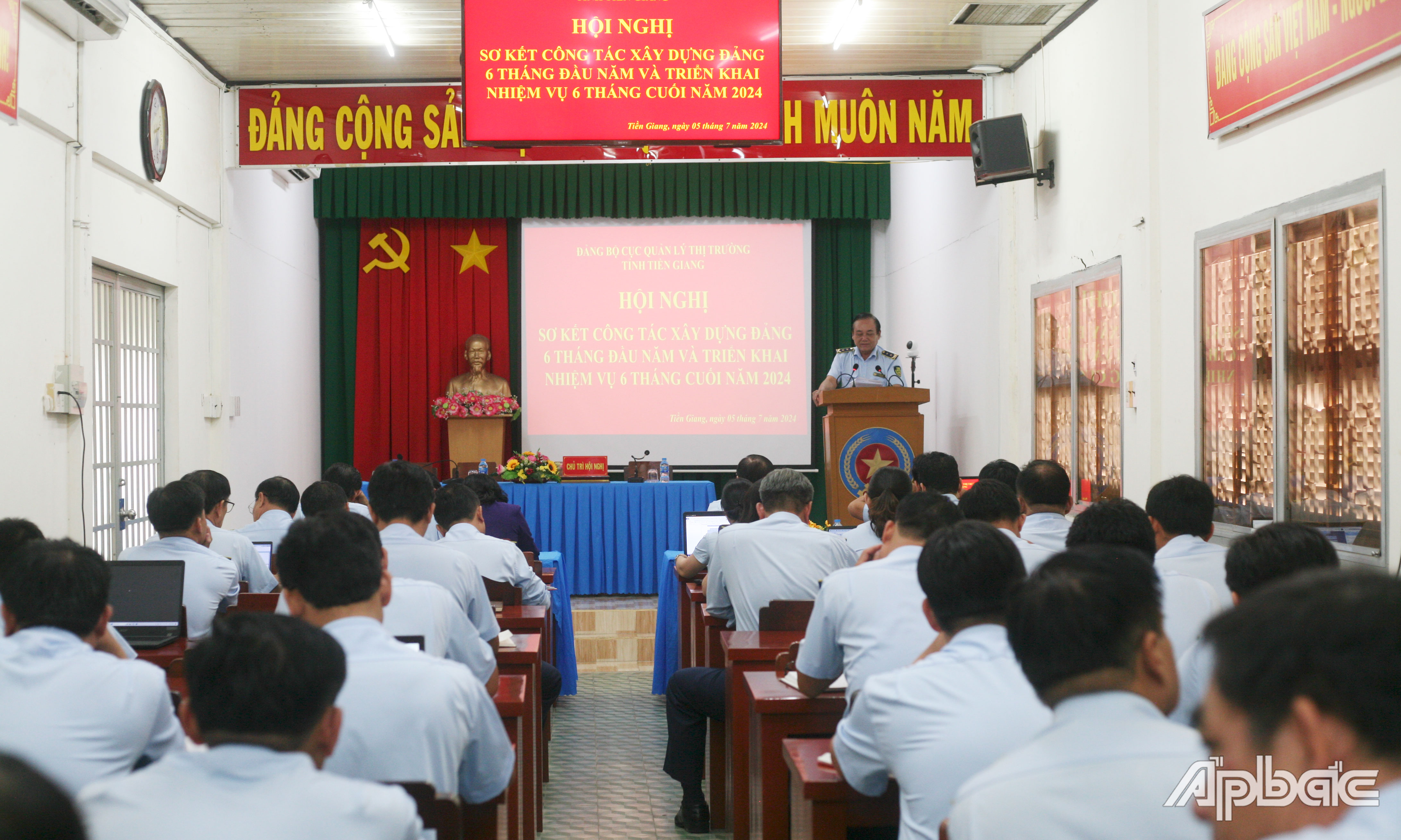 Quang cảnh hội nghị.