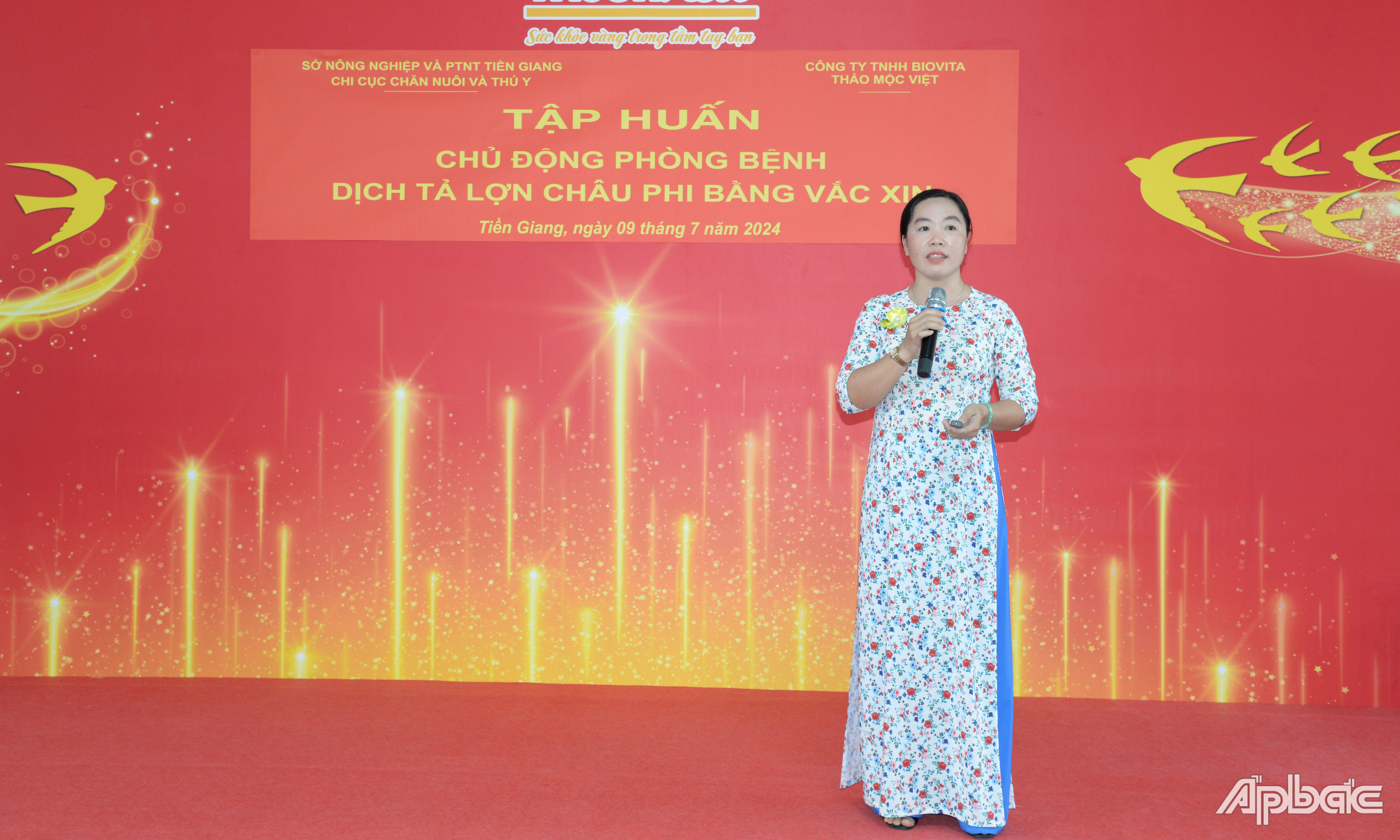 Các báo cáo viên trình bày các nội dung, giải pháp phòng chống DTHCP.