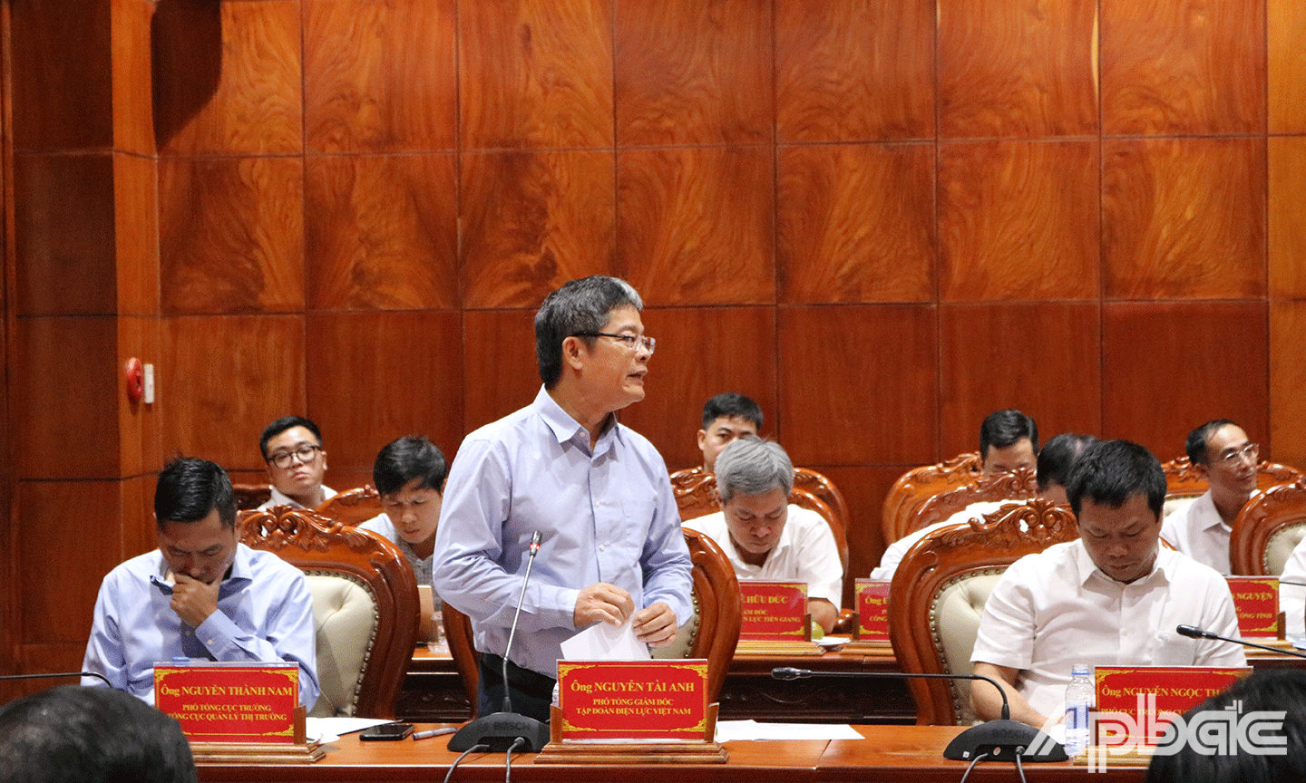 Ông Nguyễn Tài Anh Phó Tổng Giám đốc EVN phát biểu tại buổi làm việc tại Tiền Giang