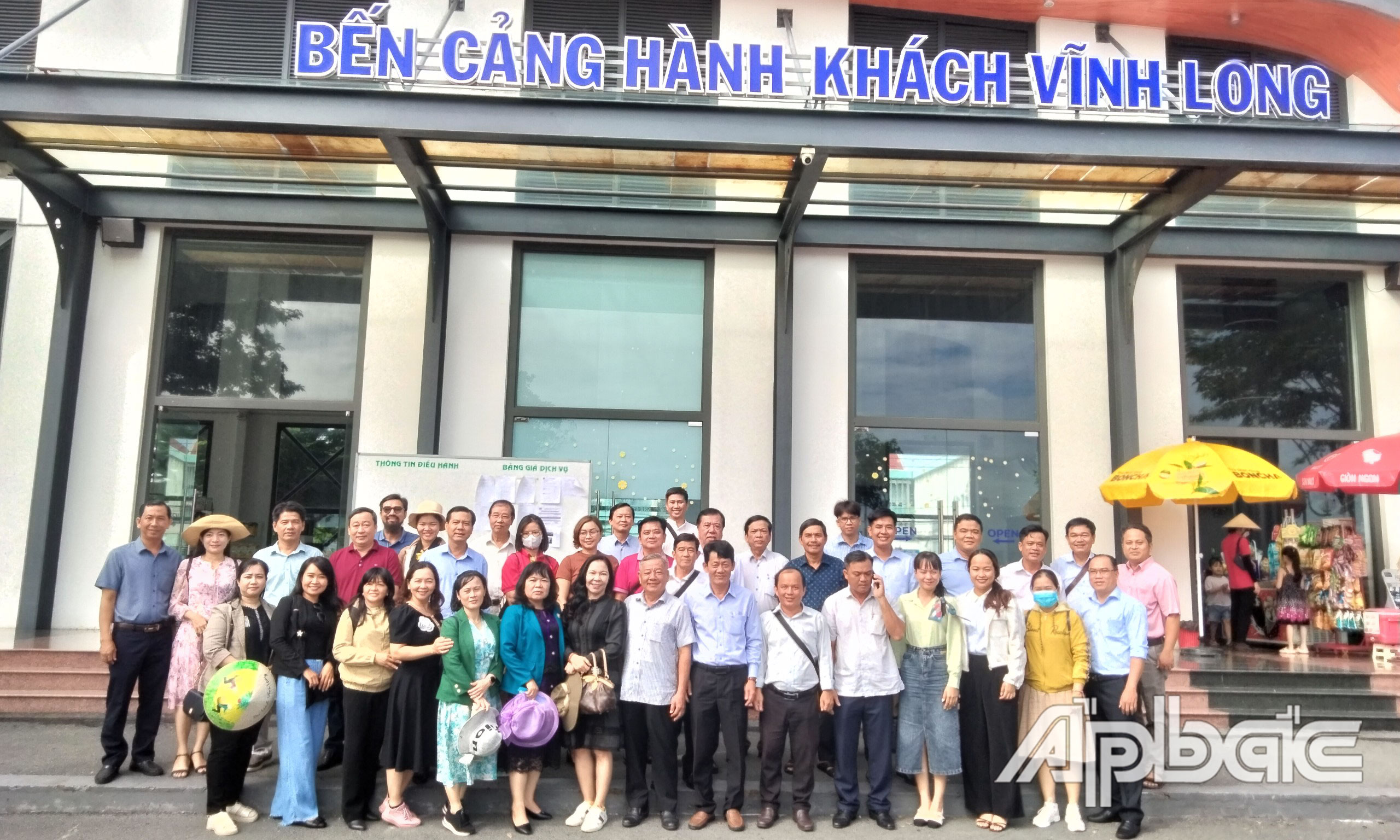 Đoàn khảo sát các điểm du lịch tại tỉnh Vĩnh Long.