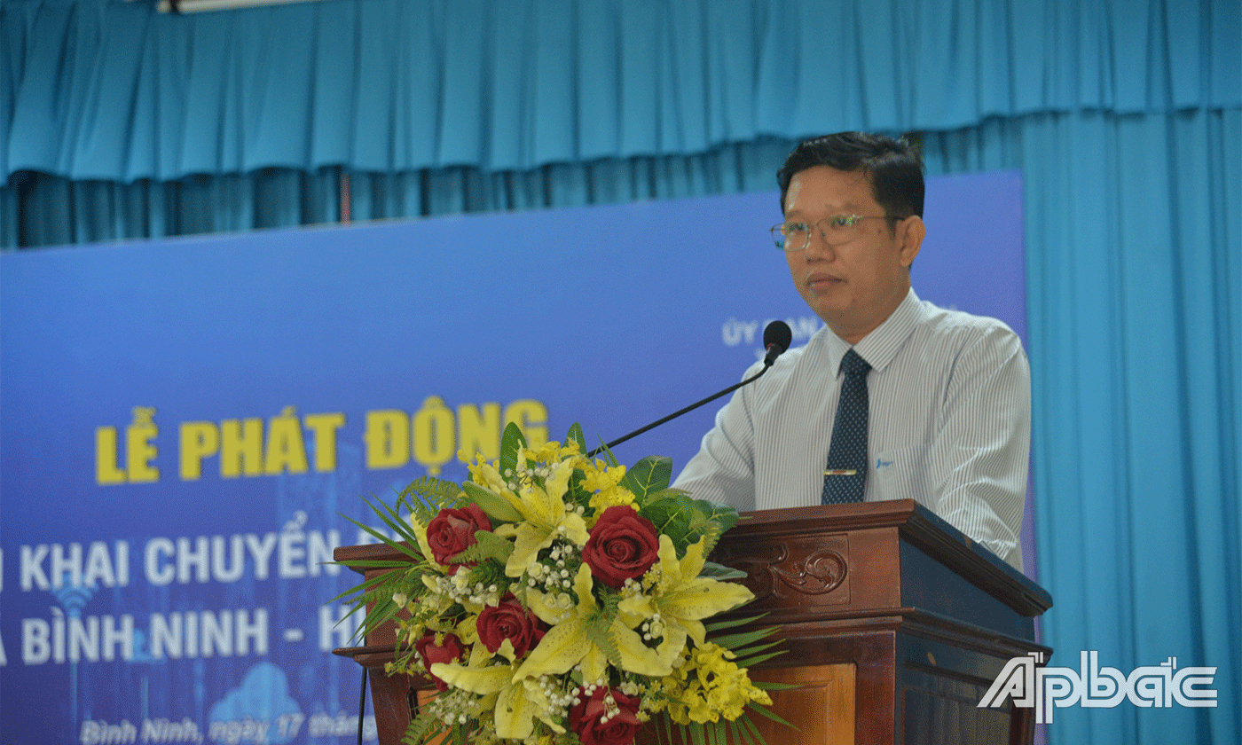 Ông Nguyễn Hoài Linh, Phó Giám đốc Trung tâm Kinh doanh VNPT - Tiền Giang phát biểu tại buổi ký kết.