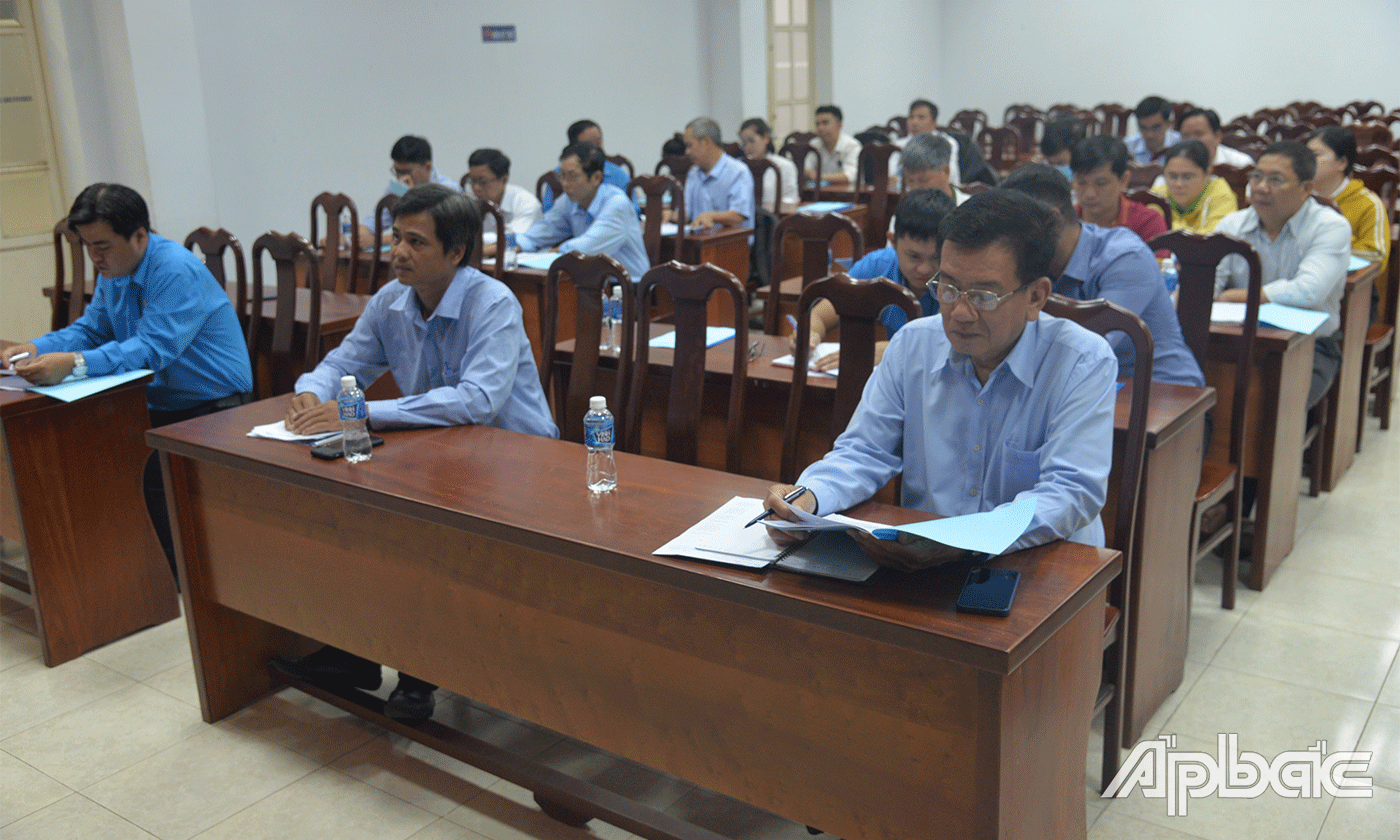 Đại biểu tham dự hội nghị.