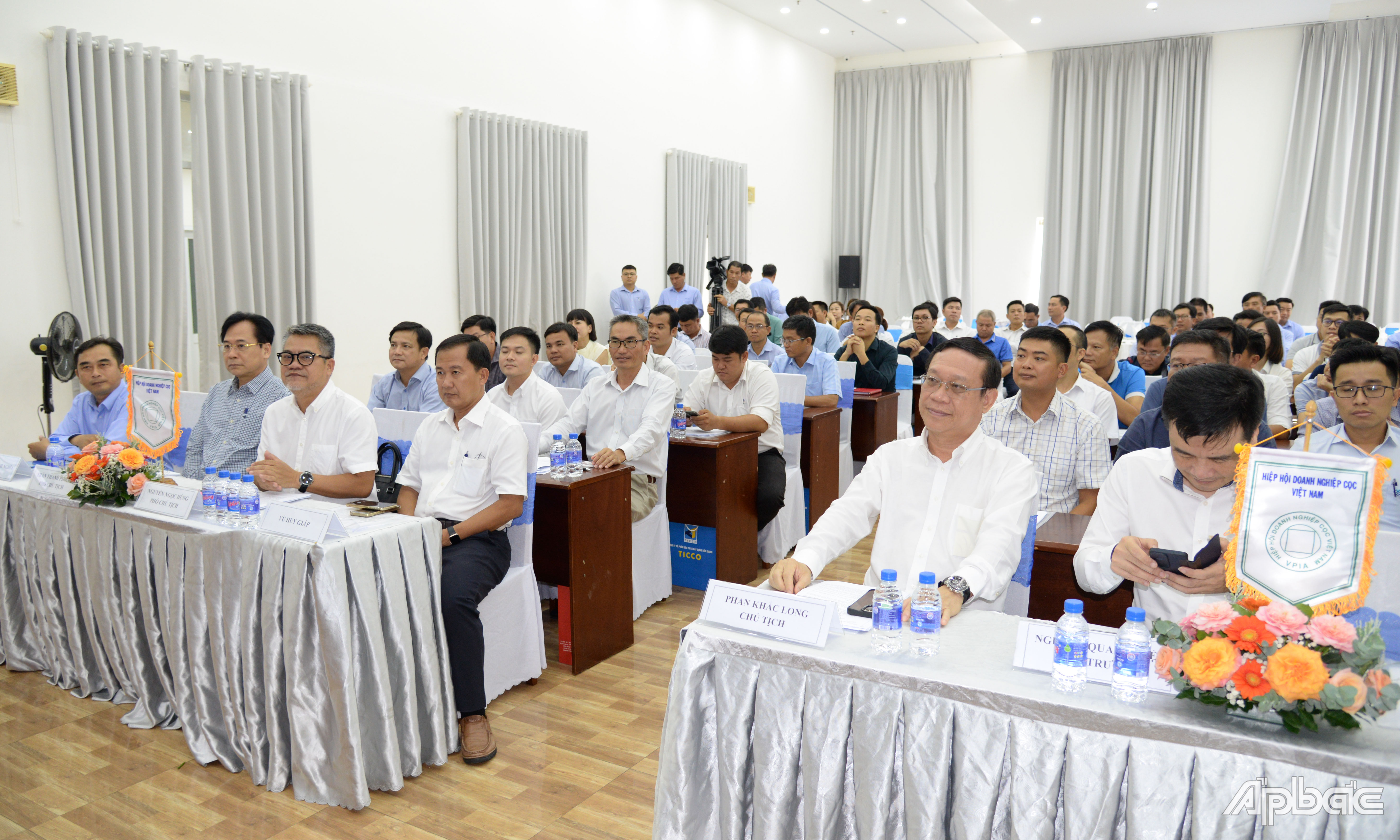 Quang cảnh buổi họp mặt.