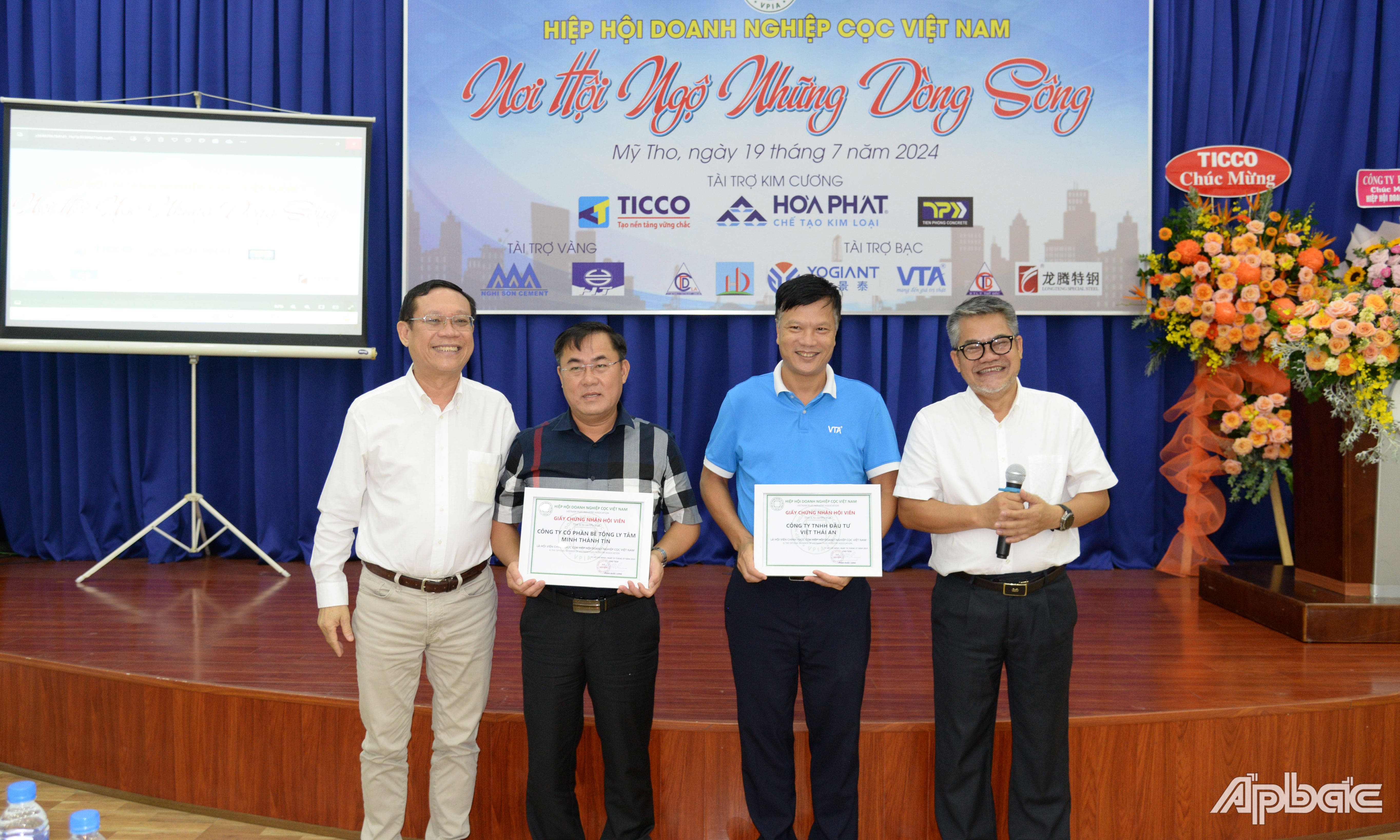 VPI kết nạp 2 thành viên mới.