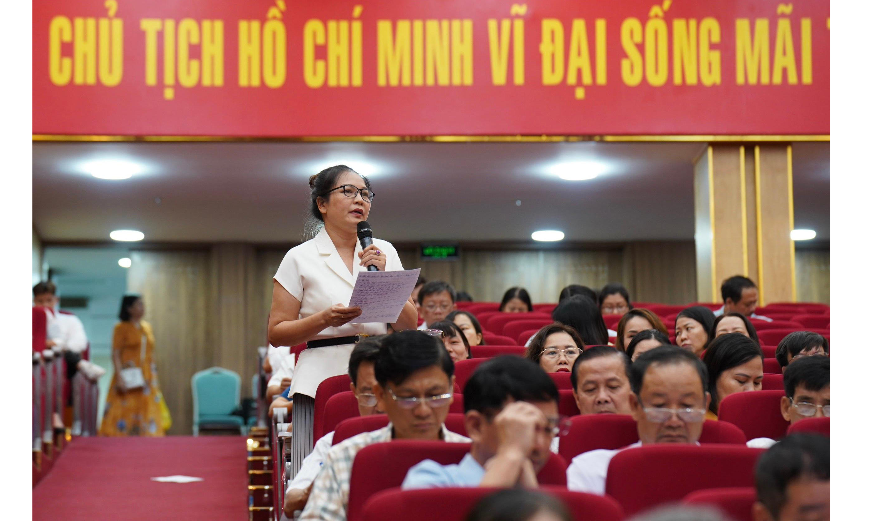 Đại diện các sở GD&ĐT chia sẻ kết quả đạt được của giáo dục tiểu học tại địa phương, những hạn chế, khó khăn, bài học kinh nghiệm và đưa ra kiến nghị, đề xuất. 