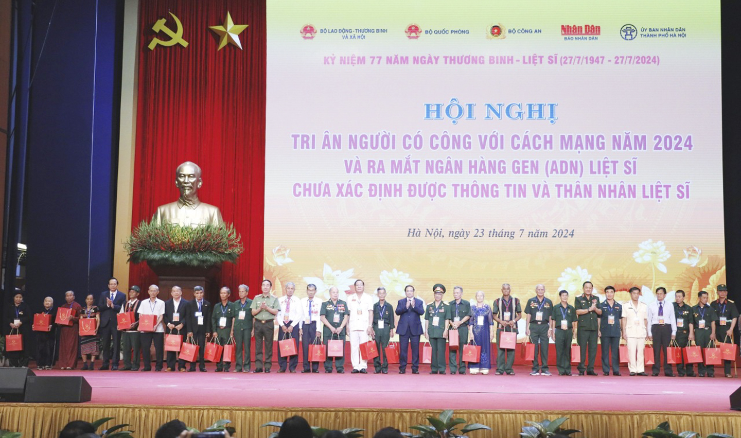 Đoàn đại biểu tỉnh Tiền Giang dự và tham gia các hoạt động tại hội nghị