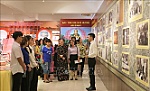 Triển lãm những hình ảnh đẹp về Bác Hồ, Bác Tôn