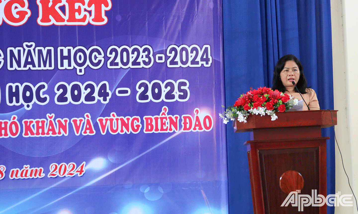 Đồng chí Huỳnh Thị Phượng - Phó Giám đốc Sở Giáo dục và Đào tạo tỉnh Tiền Giang phát biểu tại buổi lễ