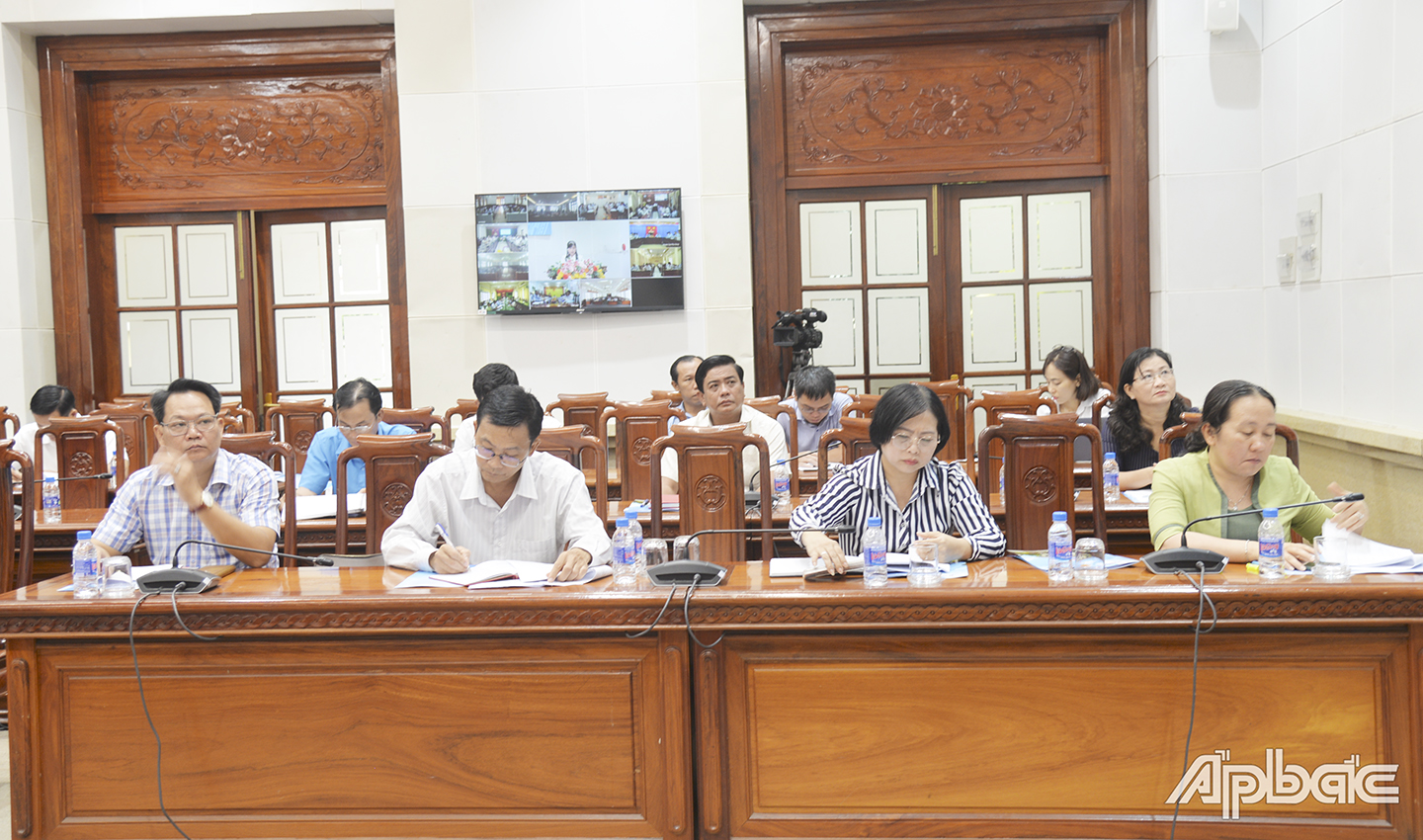 Đại diện các ban, ngành, đoàn thể tỉnh dự hội nghị
