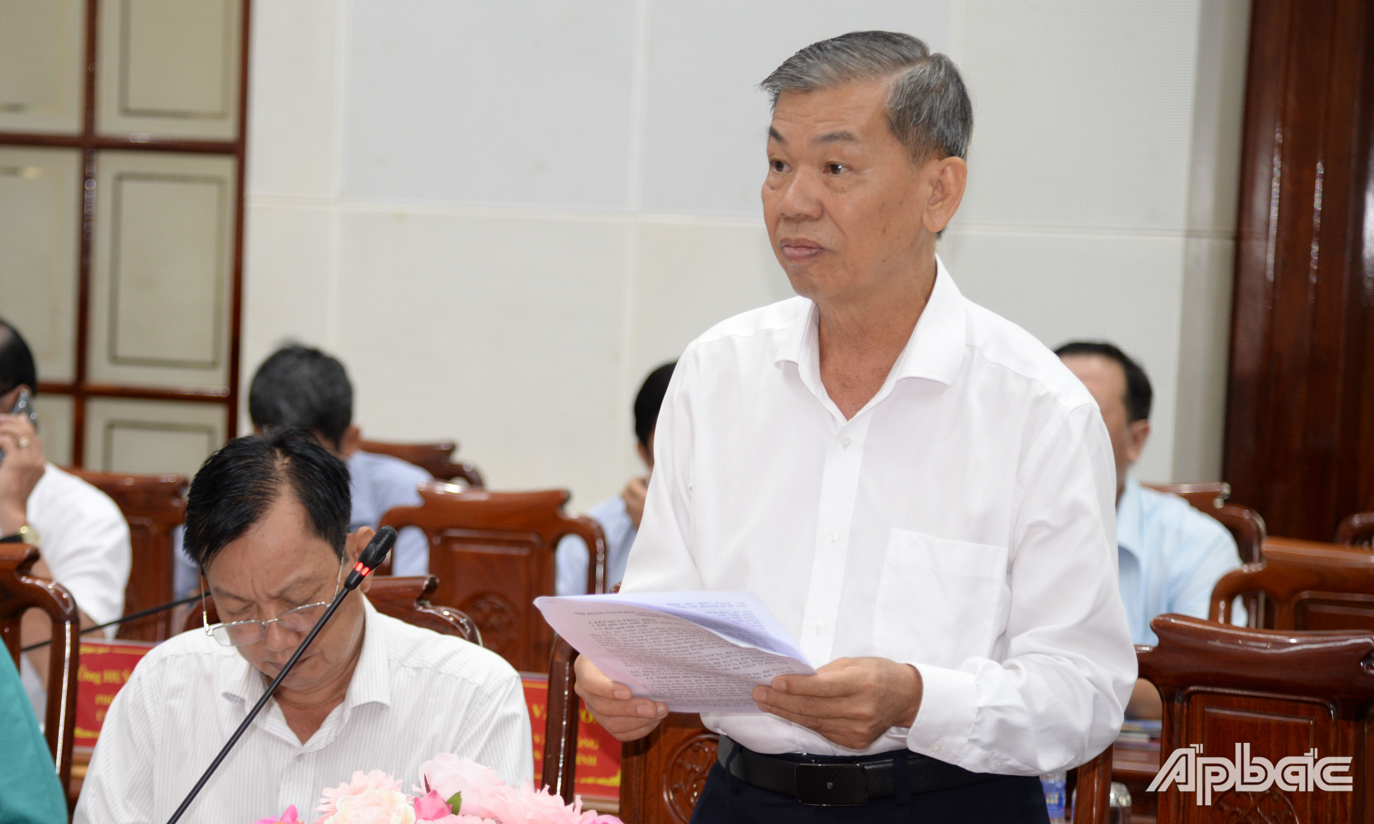Giám đốc Sở Nông nghiệp và Phát triển nông thôn Nguyễn Văn Mẫn phát biểu tại phiên họp.