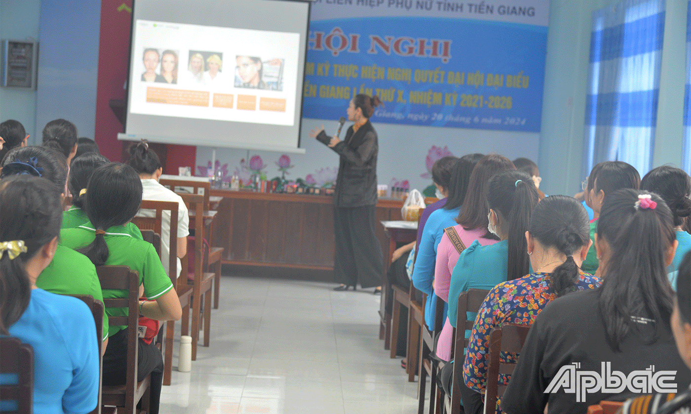 tổ chức tư vấn làm đẹp cho phụ nữ; tập huấn hướng dẫn cho phụ nữ khuyết tật khởi nghiệp về cách sử dụng và ứng dụng kinh doanh trên máy tính..