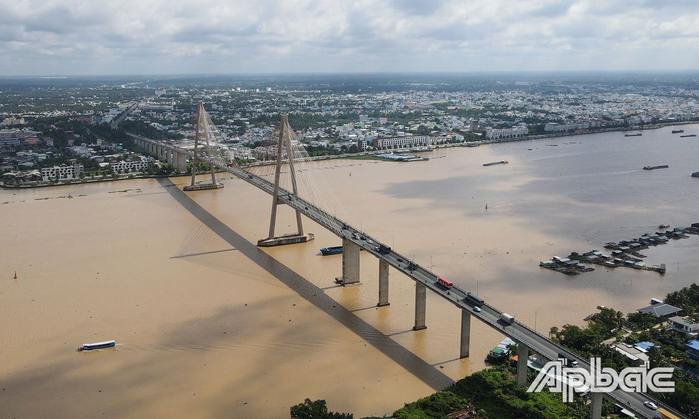 Sẽ sử dụng thiết bị flycam để quan sát, ghi hình tình hình trật tự an toàn giao thông trên cầu Rạch Miễu.