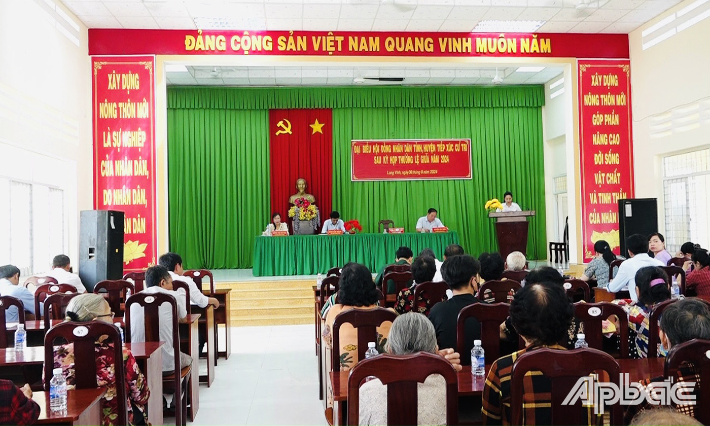 Quang cảnh buổi tiếp xúc