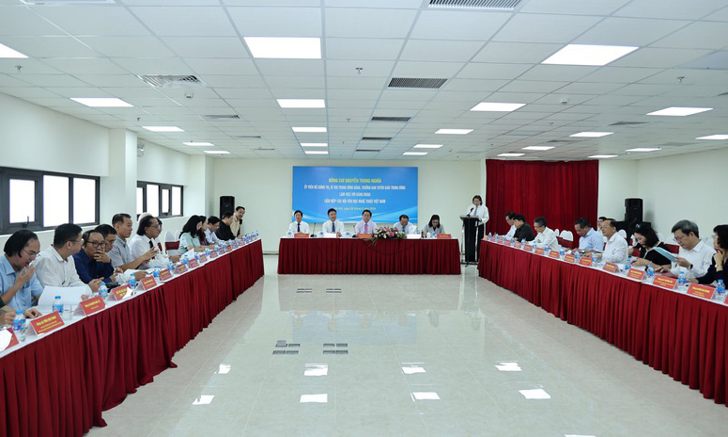 Toàn cảnh cuộc làm việc - Ảnh: VGP/Đức Tuân