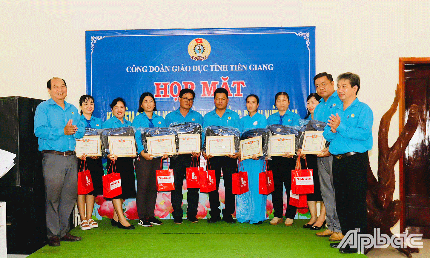 Khen thưởng hội thi “Chủ tịch Công đoàn cơ sở giỏi” năm 2024