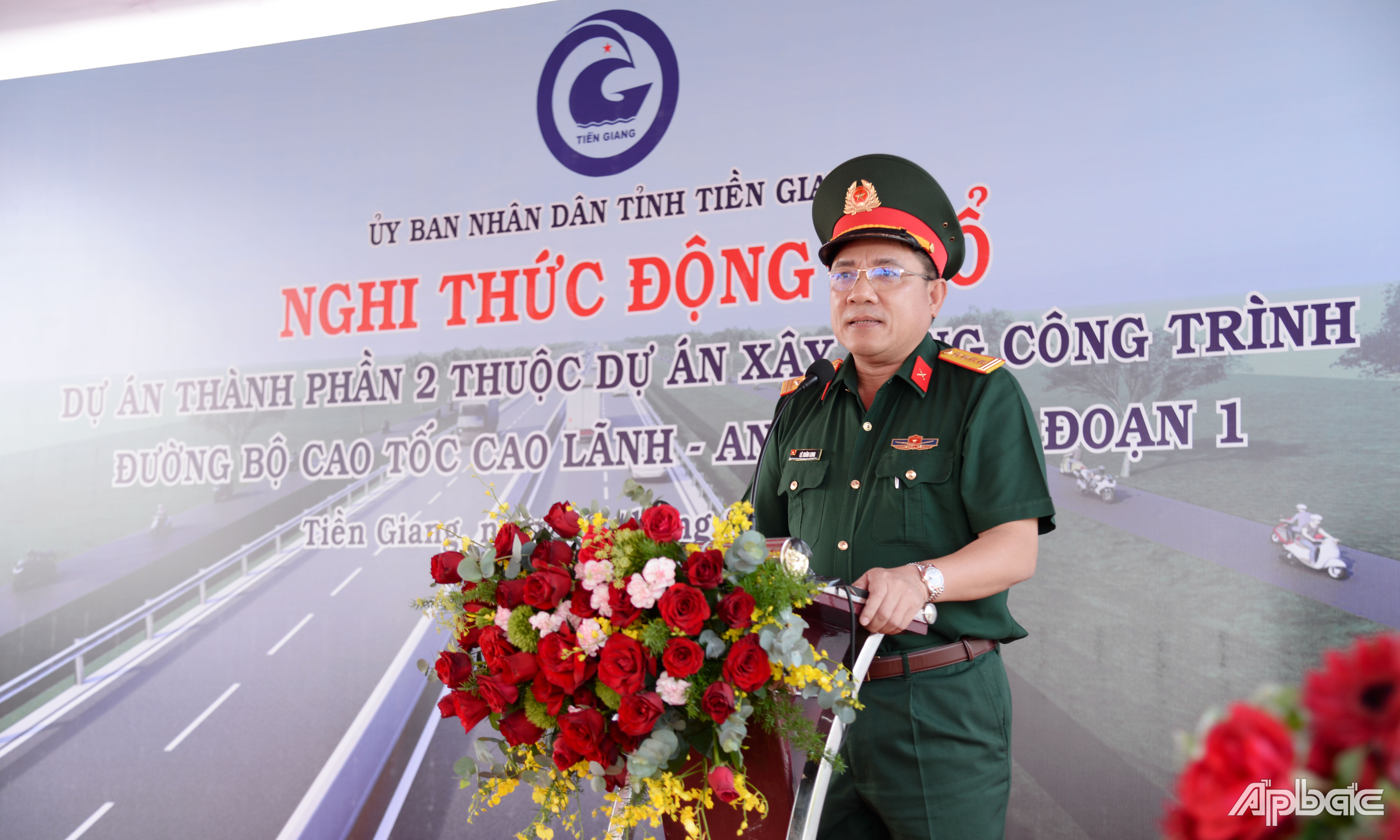 Đại tá Lê Xuân Long, Phó Tư lệnh Binh đoàn 12, Phó Tổng Giám đốc Tổng Công ty Xây Dựng Trường Sơn đại diện liên danh các nhà thầu phát biểu tại buổi động thổ.