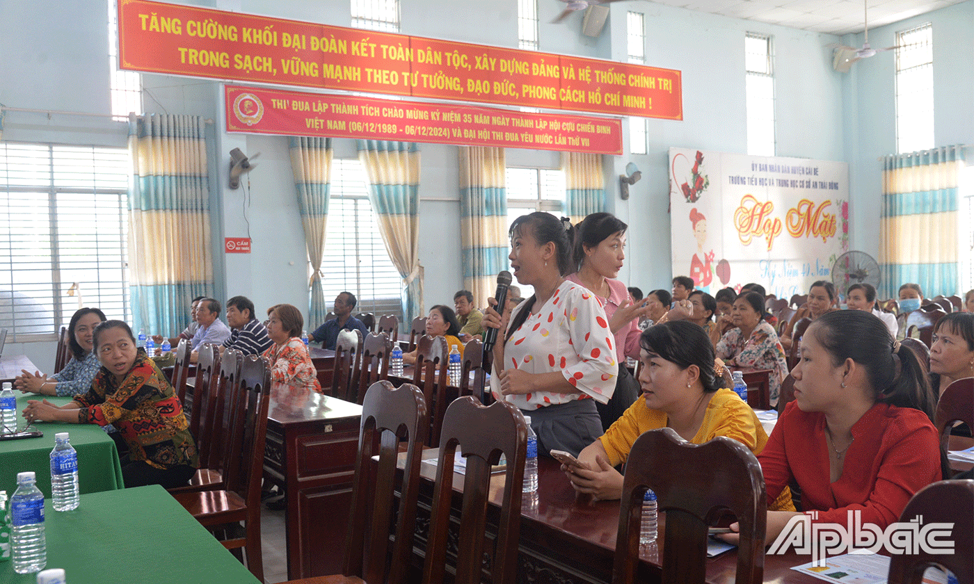 Cán bộ, hội viên phụ nữ chia sẻ những mô hình hay, cách làm sáng tạo.