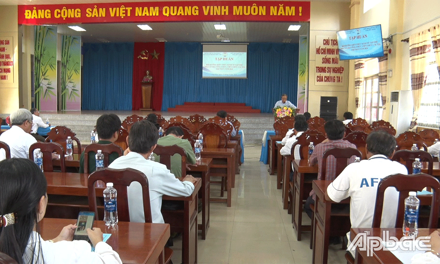 Quang cảnh buổi tập huấn.