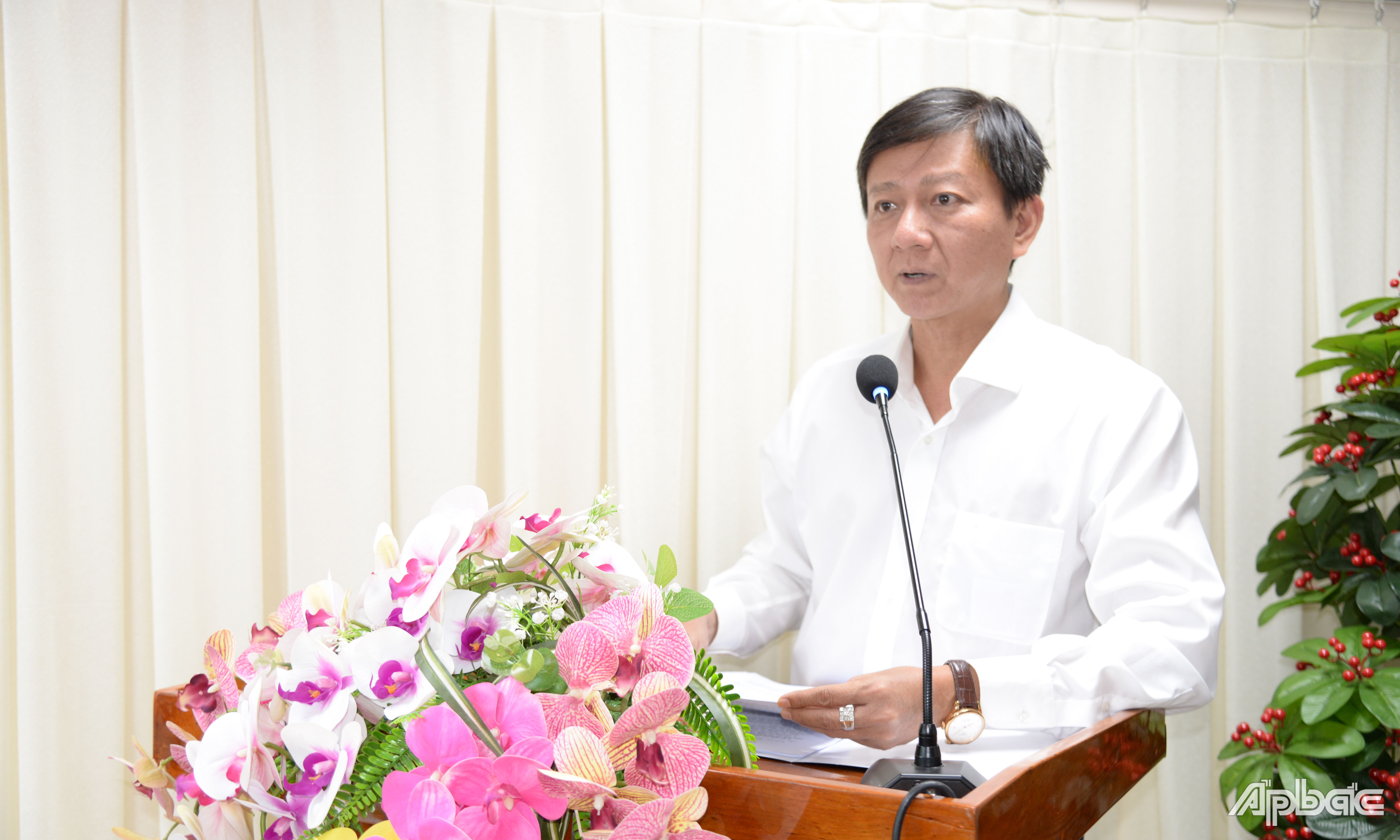 Phó Giám đốc Sở GTVT tỉnh Tiền Giang Phan Vĩnh Thanh báo cáo kết quả thực hiện nhiệm vụ trong 6 tháng đầu năm.