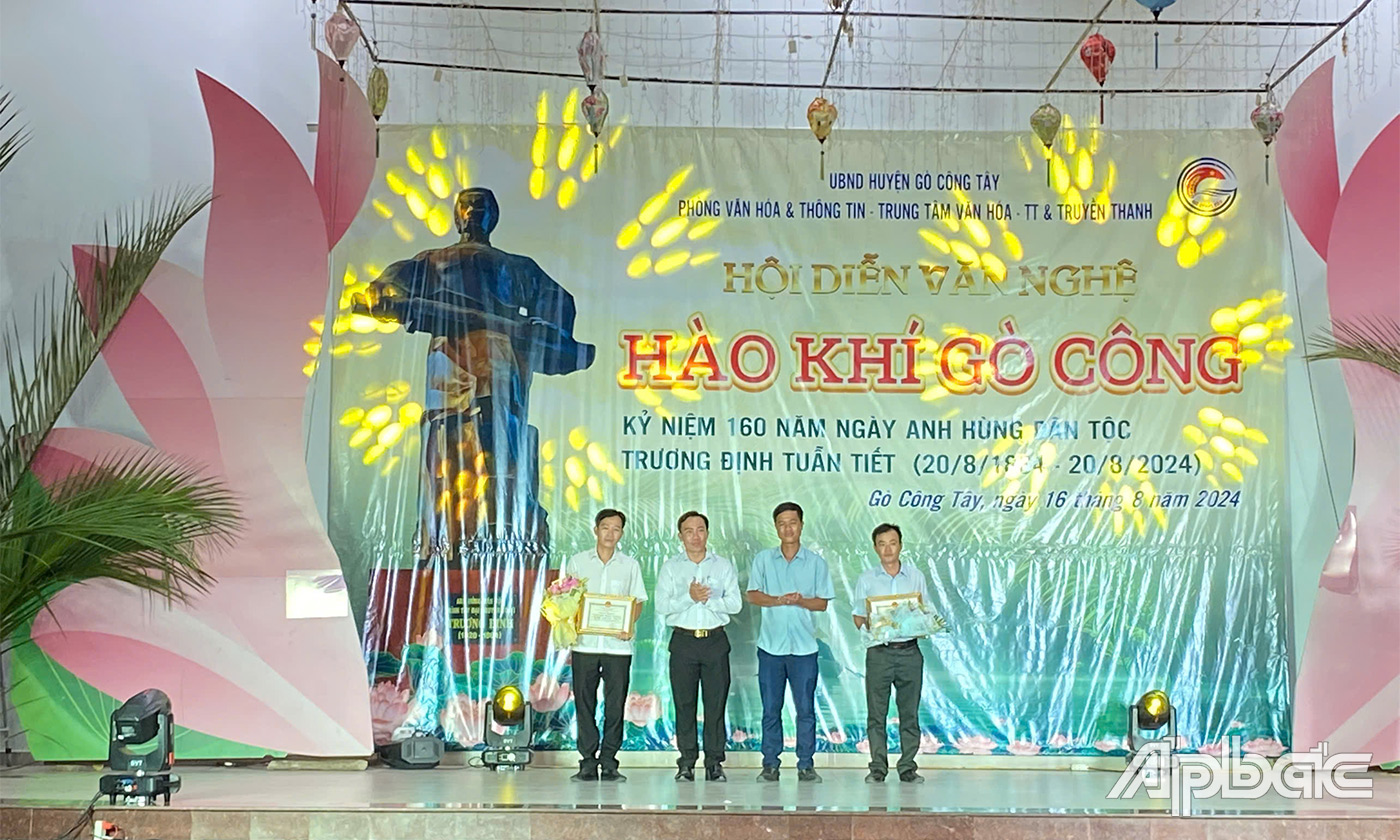 Trao giải cho các đơn vị tại Hội thi