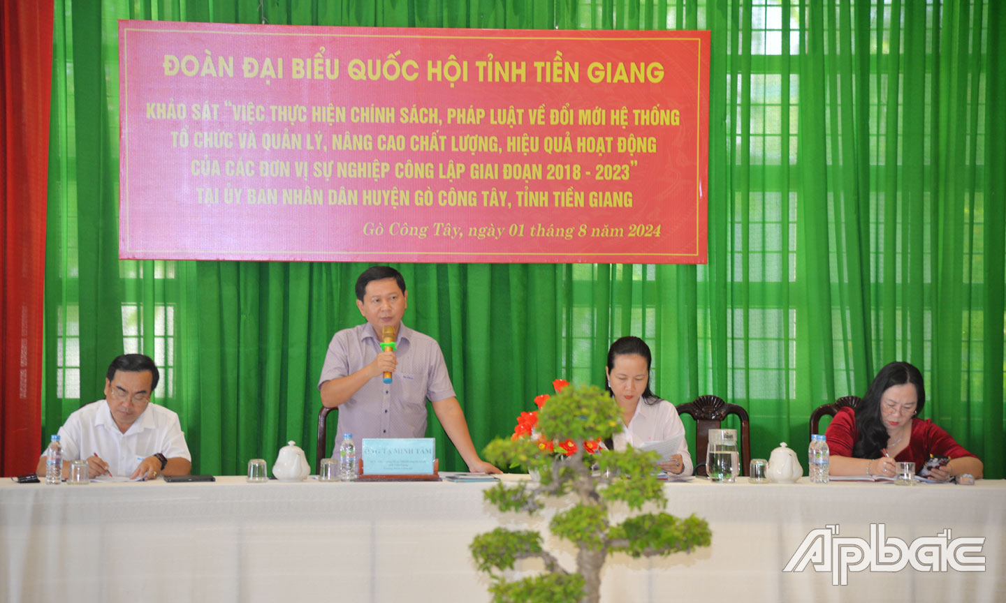 Đoàn khảo sát của Đoàn ĐBQH tỉnh Tiền Giang làm việc tại huyện Gò Công Tây.