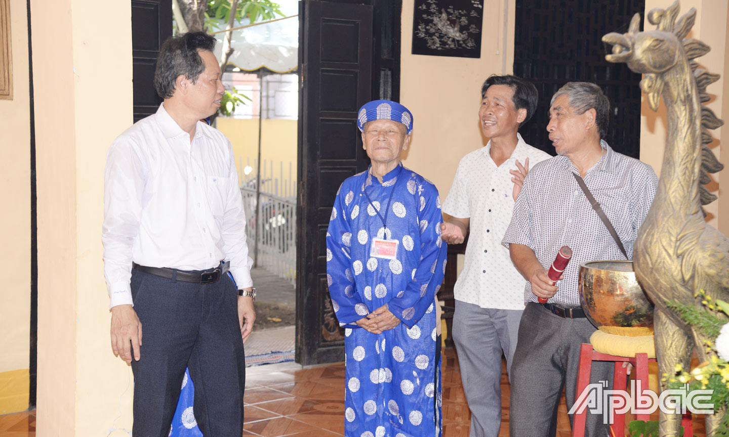 Phó Chủ tịch UBND tỉnh Nguyễn Thành Diệu trao đổi về công tác chuẩn bị Lễ kỷ niệm.