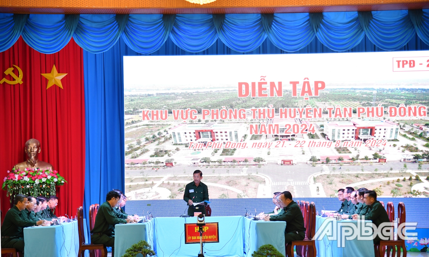 Cuộc họp UBND huyện quán triệt Nghị quyết Ban Thường vụ Huyện ủy; công bố Quyết định của Chủ tịch UBND tỉnh về chuyển địa phương vào trạng thái khẩn cấp về quốc phòng.