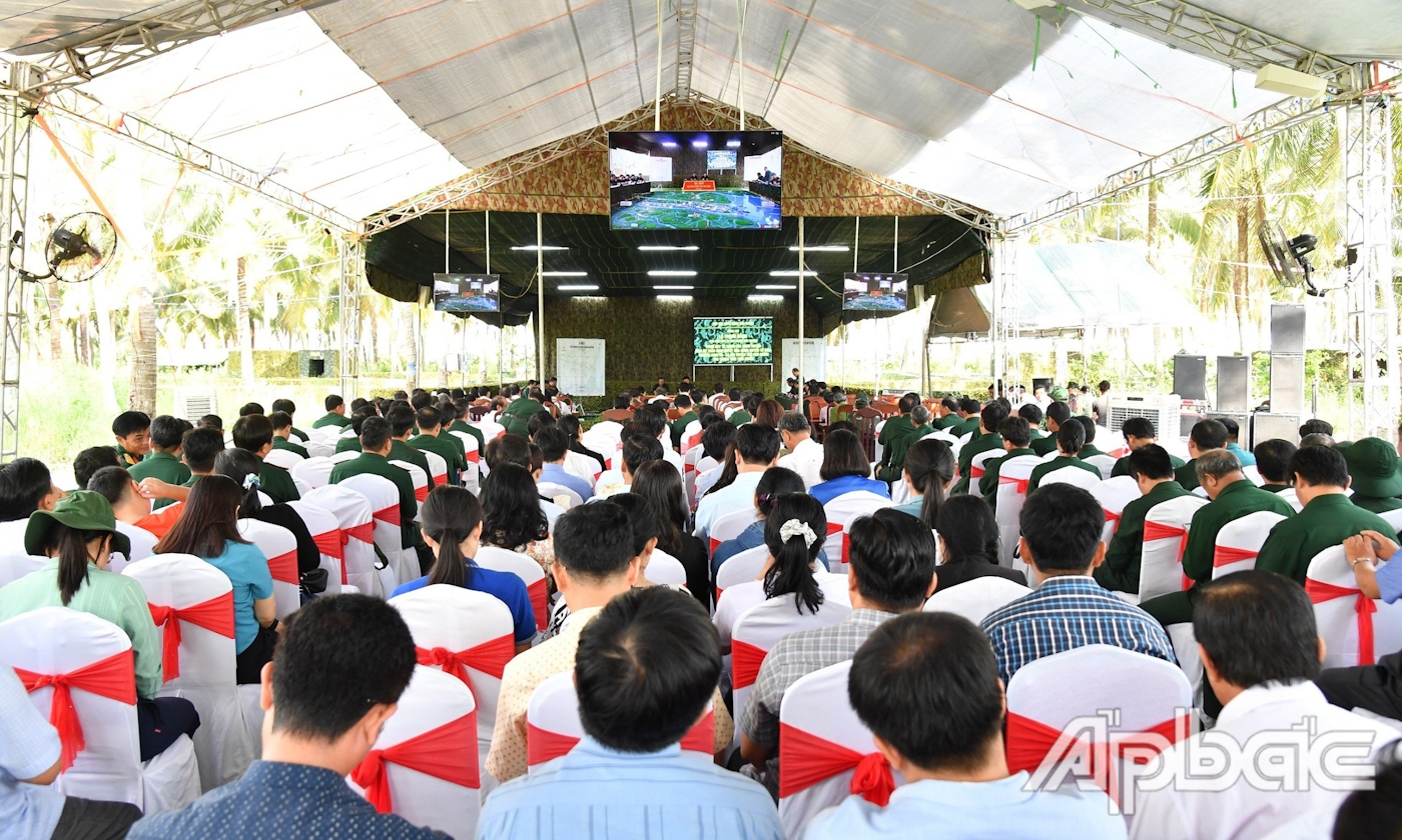 Quang cảnh Diễn tập khu vực phòng thủ huyện Tân Phú Đông tại khu căn cứ chiến đấu giả định.