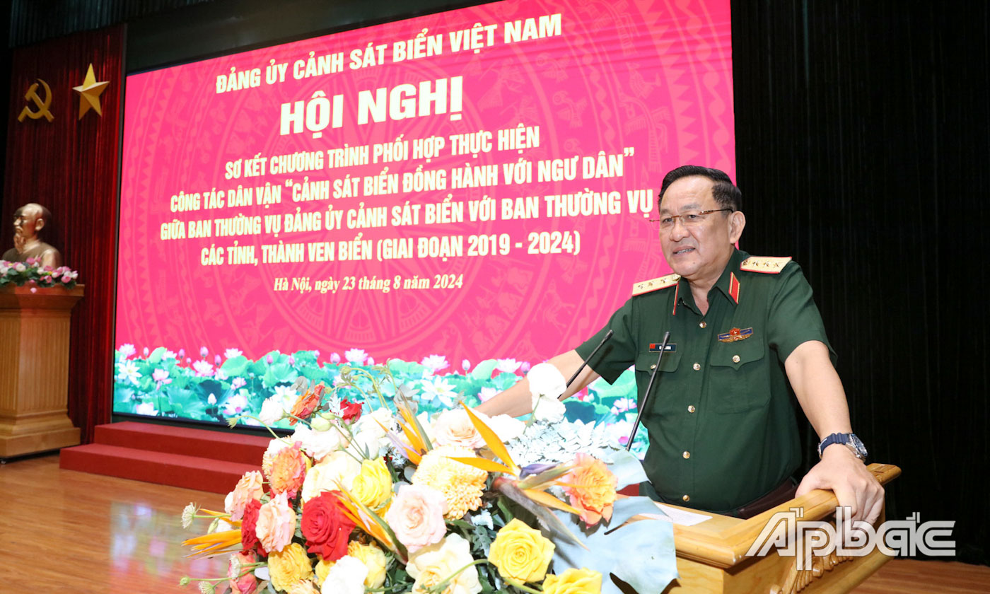 Thượng tướng Võ Minh Lương, Ủy viên Trung ương Đảng, Ủy viên Thường vụ Quân ủy Trung ương, Thứ trưởng Bộ Quốc phòng phát biểu tại hội nghị.