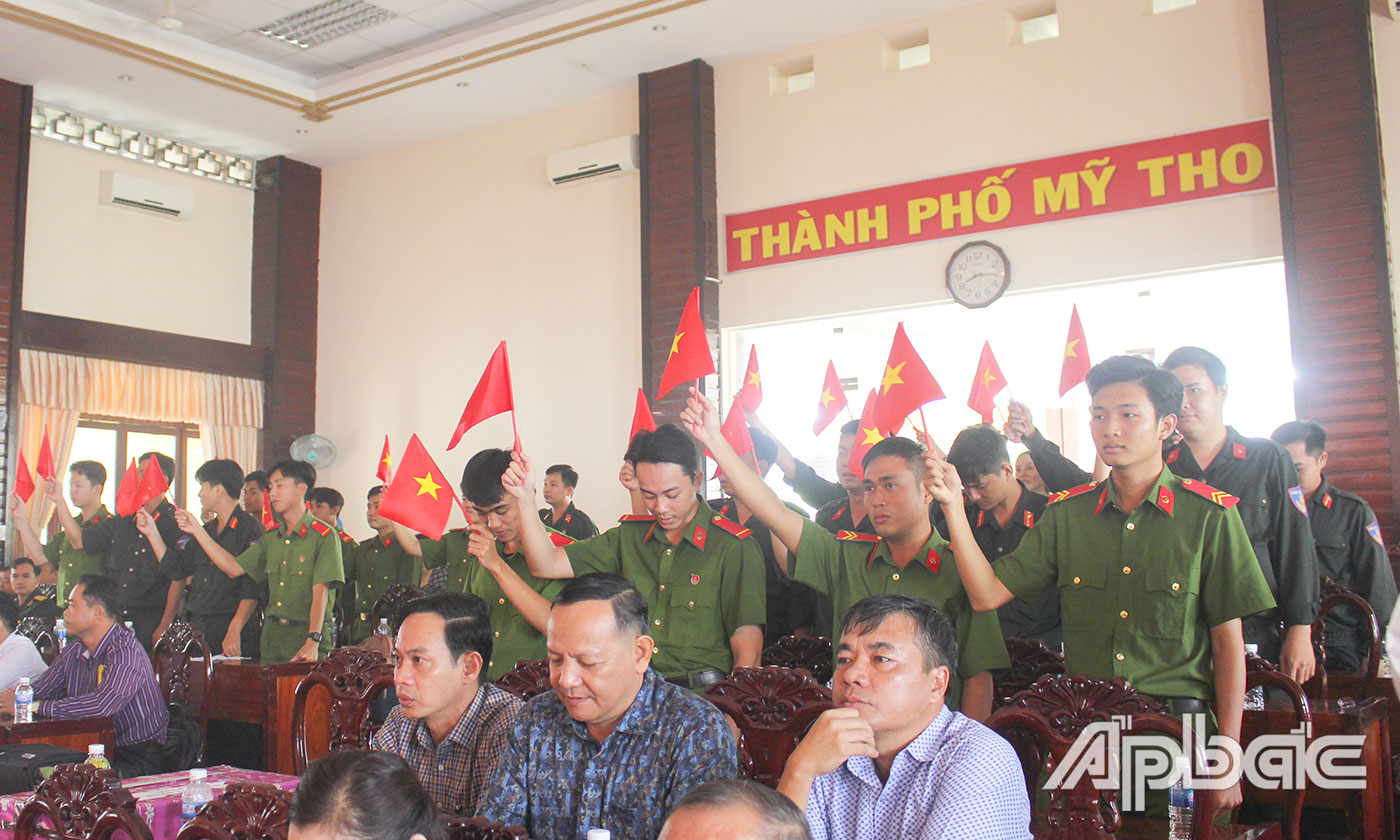 Các tiết mục thể hiện sôi nổi, hấp dẫn cùng sự cổ vũ nhiệt tình của khán giả.