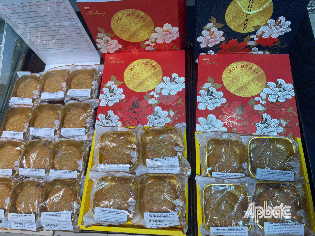 Bánh Trung thu của siêu thị Co.op mart Mỹ Tho sản xuất