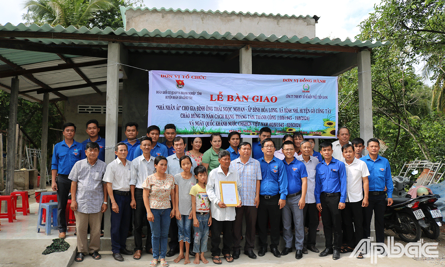 lễ bàn giao “Nhà nhân ái” cho gia đình hộ Ông Thái Ngọc Ngoan,ngụ ấp Bình Hoà Long, xã Bình Nhì, huyện Gò Công Tây