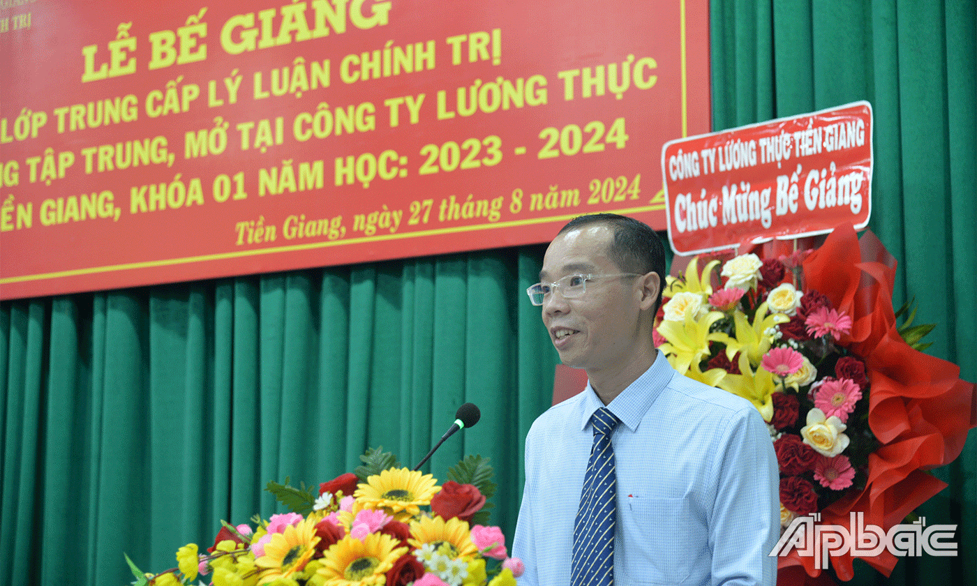 Đồng chí Nguyễn Tấn Tài phát biểu tại buổi lễ.