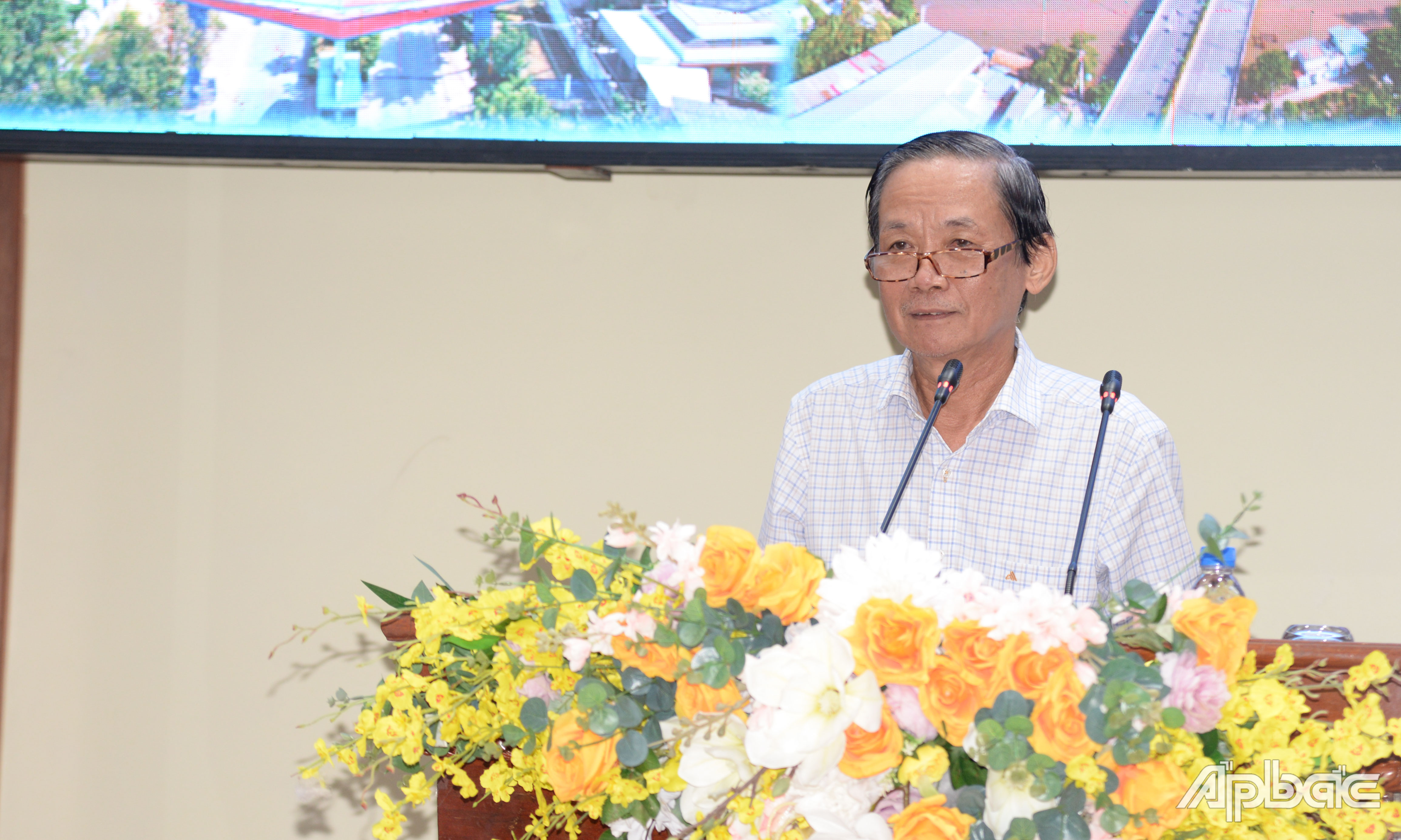 Tiến sĩ Nguyễn Tấn Khuyên, Trường Đại học Kinh tế TP. Hồ Chí Minh đóng góp ý kiến tại hội nghị.