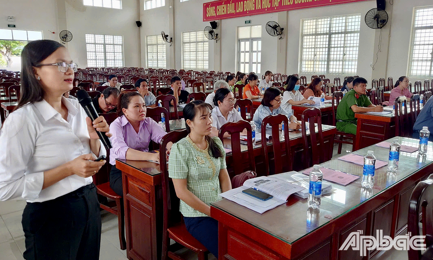 các đại biểu được nghe phổ biến quy định của pháp luật về các hành vi vi phạm pháp luật và bị xử lý theo quy định của pháp luật 