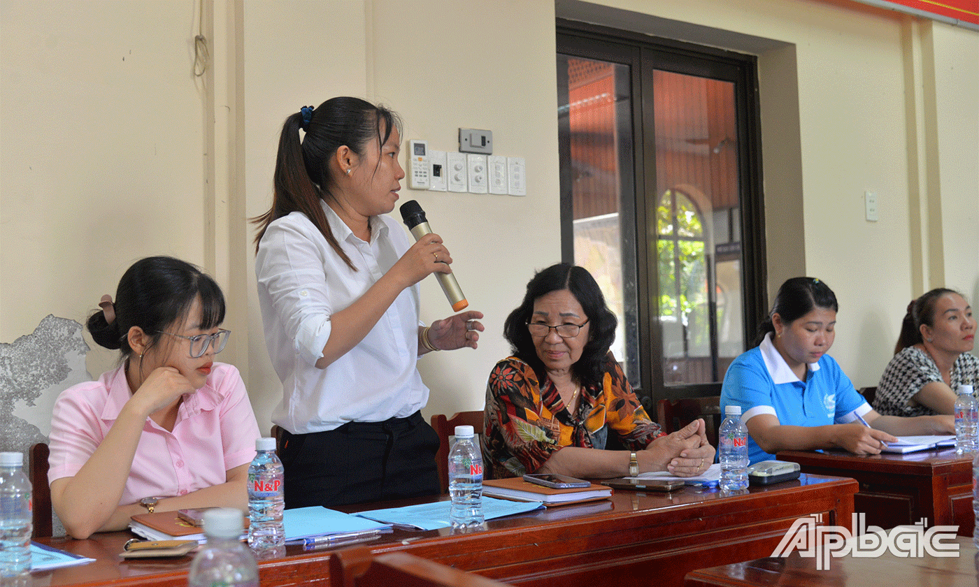 Đại biểu trao đổi, chia sẻ tại buổi toạ đàm.