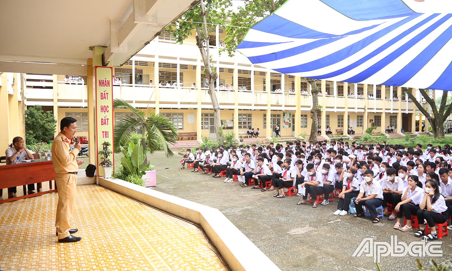 Tuyên truyền tại trường THCS,THPT Giồng Dứa.