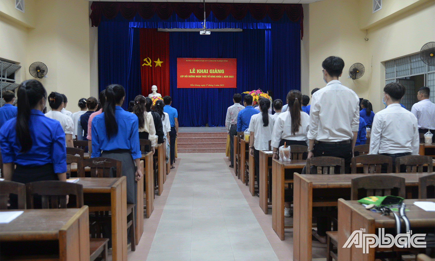 Ban Thường vụ Đảng ủy Khối Cơ quan và Doanh nghiệp tỉnh Tiền Giang khai giảng Lớp bồi dưỡng nhận thức về Đảng khóa 1, năm 2023. P.MAI