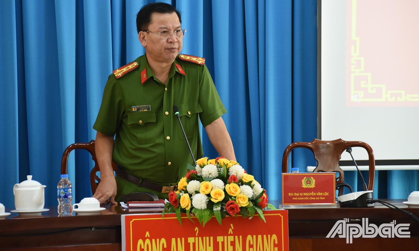 Đại tá Nguyễn Văn Lộc chỉ đạo tại hội nghị.