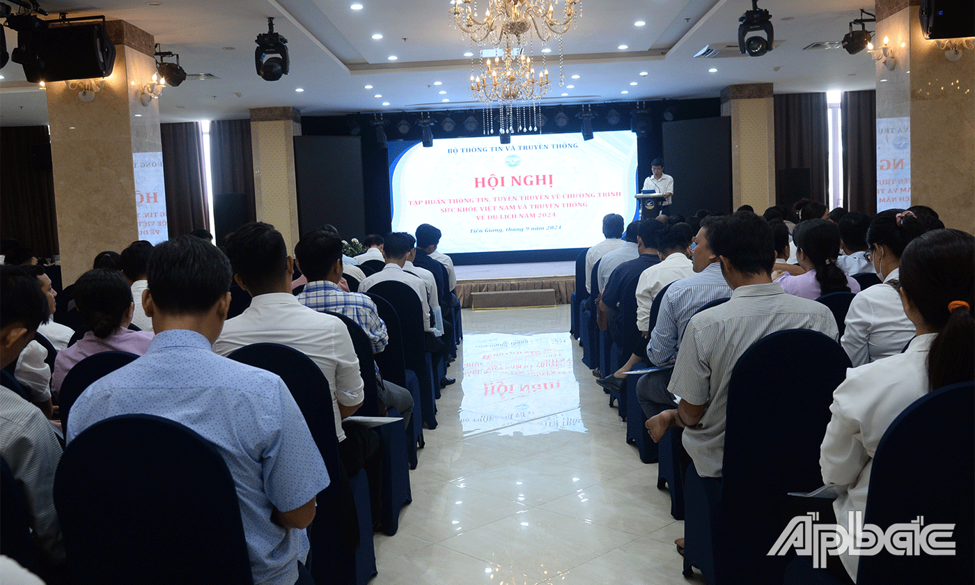 Đại biểu dự hội nghị tập huấn.