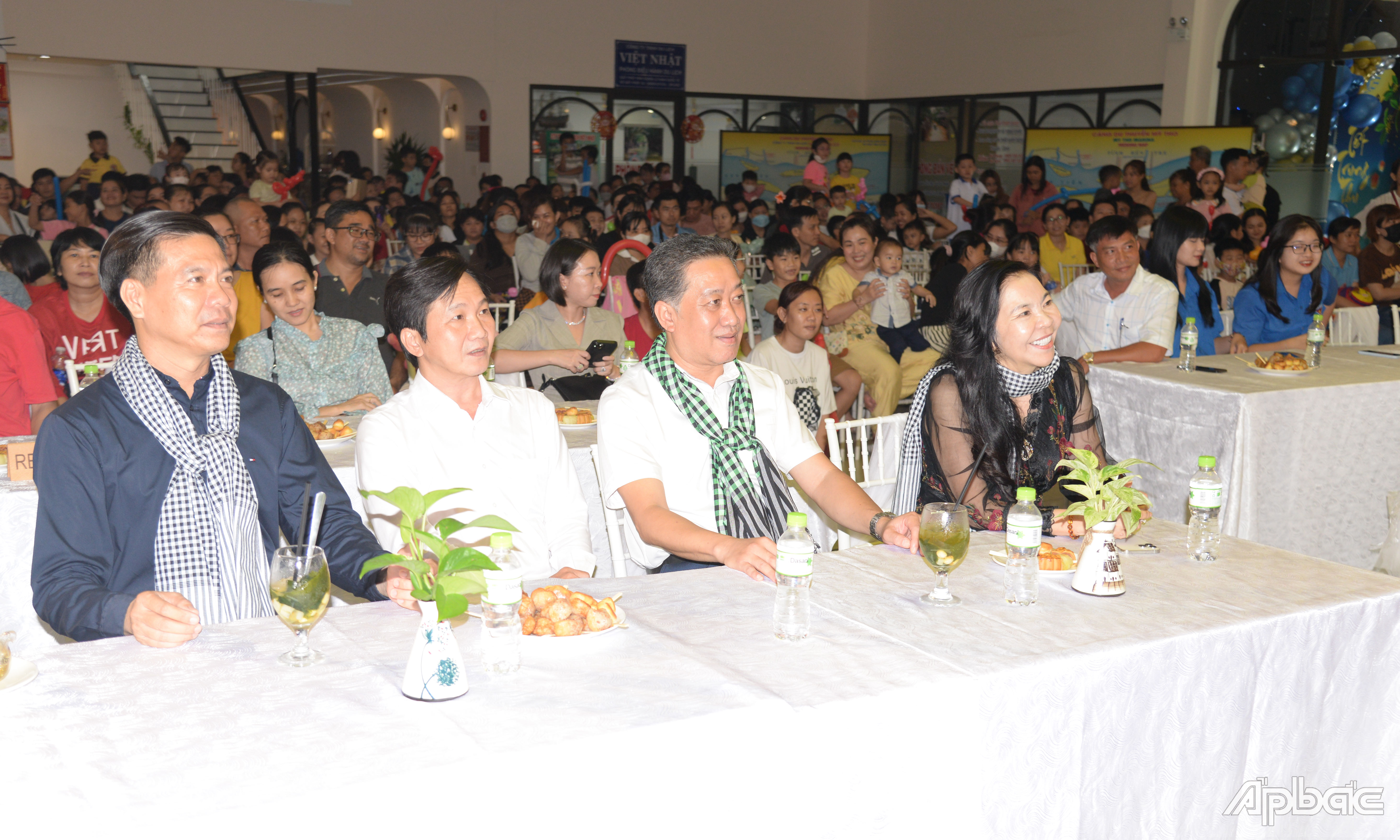 Các đại biểu tham dự Lễ hội Trung thu.