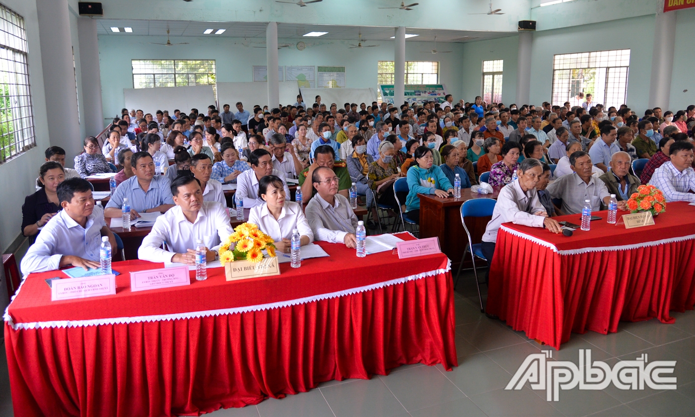 Đại biểu dự bầu cử.