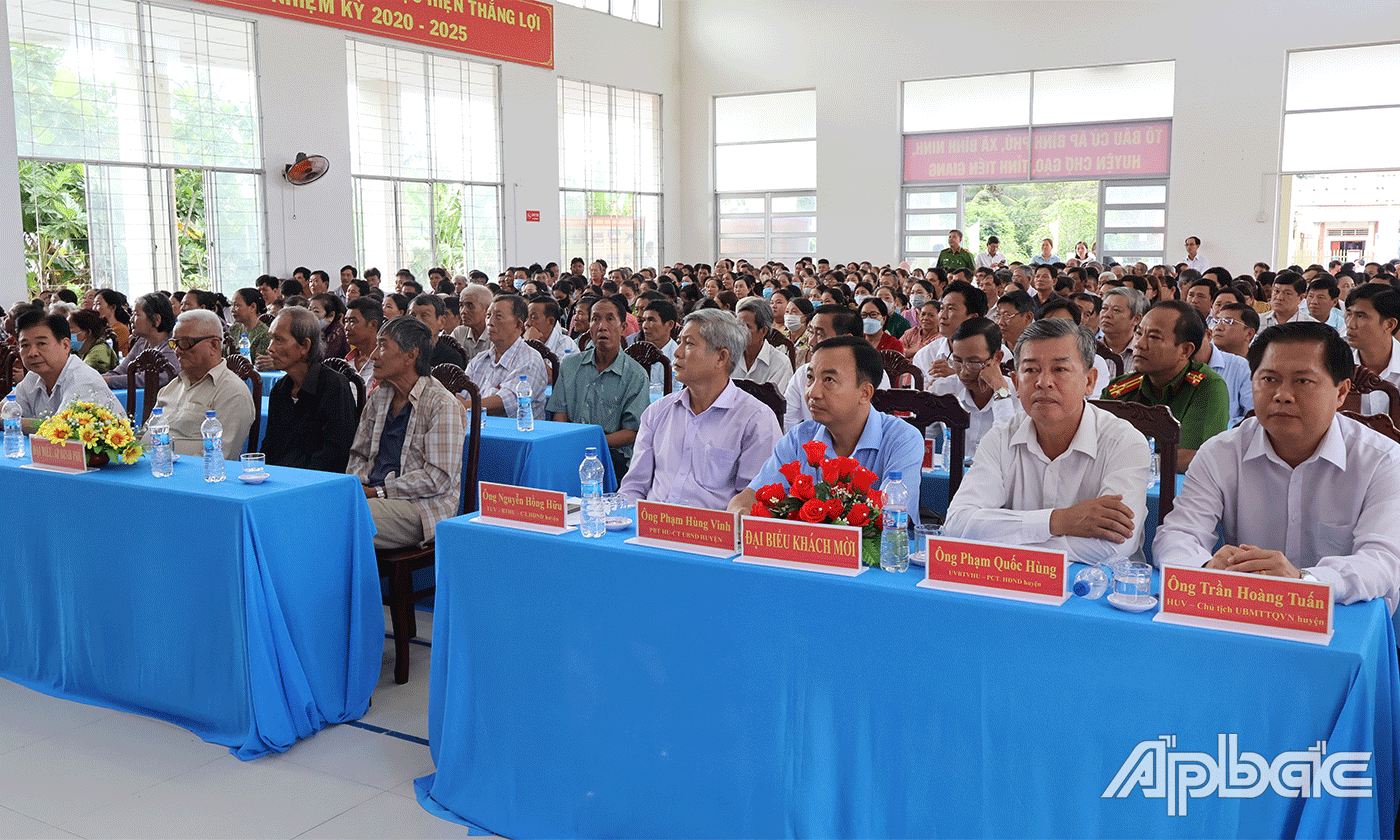 Đại biểu dự cuộc họp.