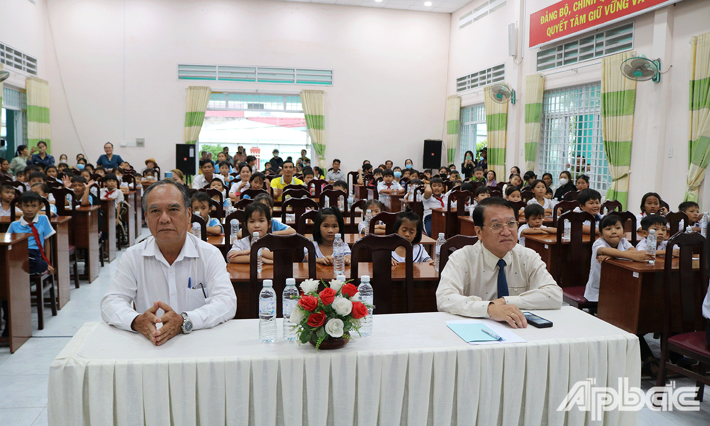 Đại biểu tham dự chương trình Vui hội trăng rằm 